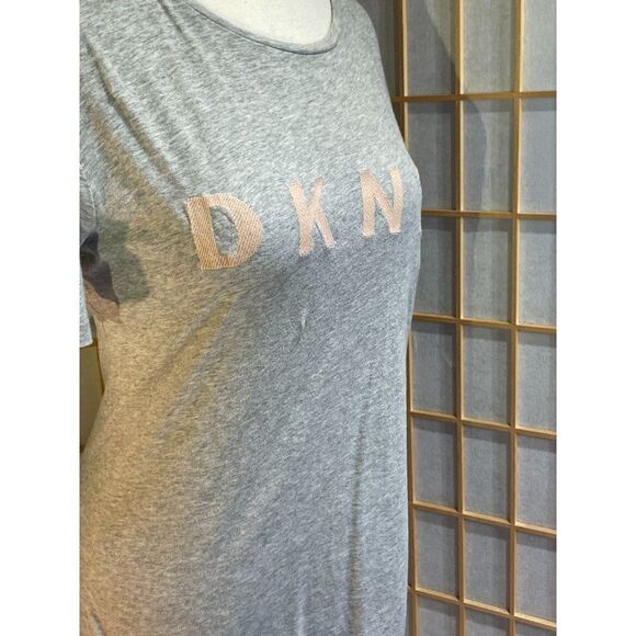DKNY Sm Embroidered Logo Tee - Picture 8 of 12